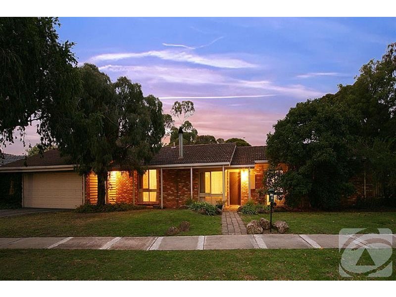 15 Pindari Avenue, Taylors Lakes VIC 3038