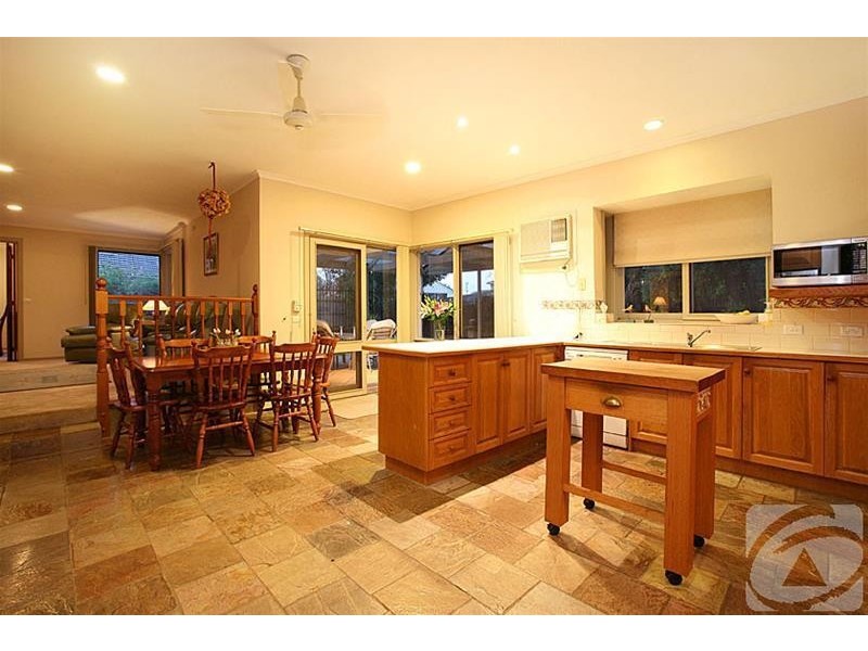 15 Pindari Avenue, Taylors Lakes VIC 3038