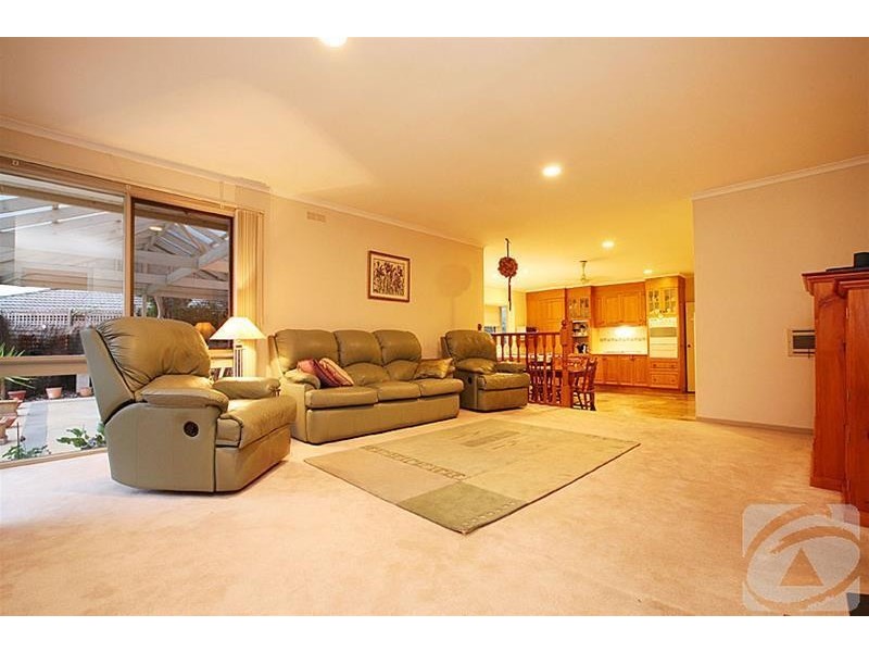 15 Pindari Avenue, Taylors Lakes VIC 3038