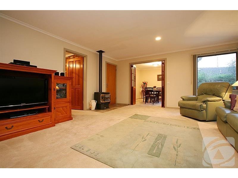 15 Pindari Avenue, Taylors Lakes VIC 3038