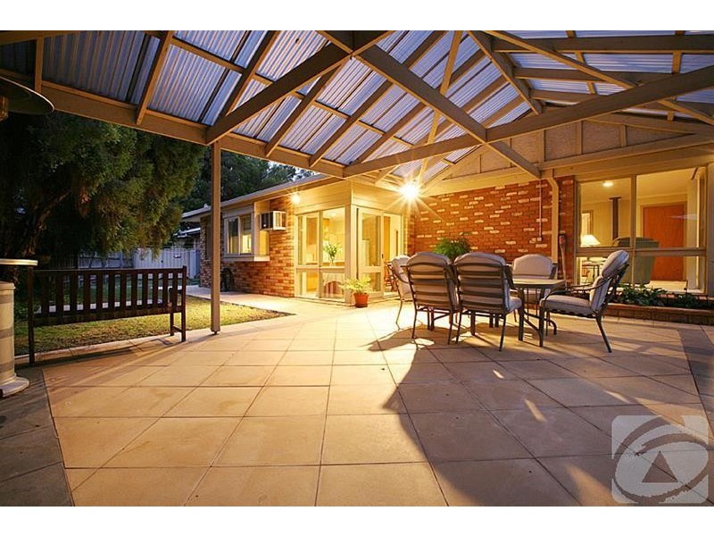 15 Pindari Avenue, Taylors Lakes VIC 3038