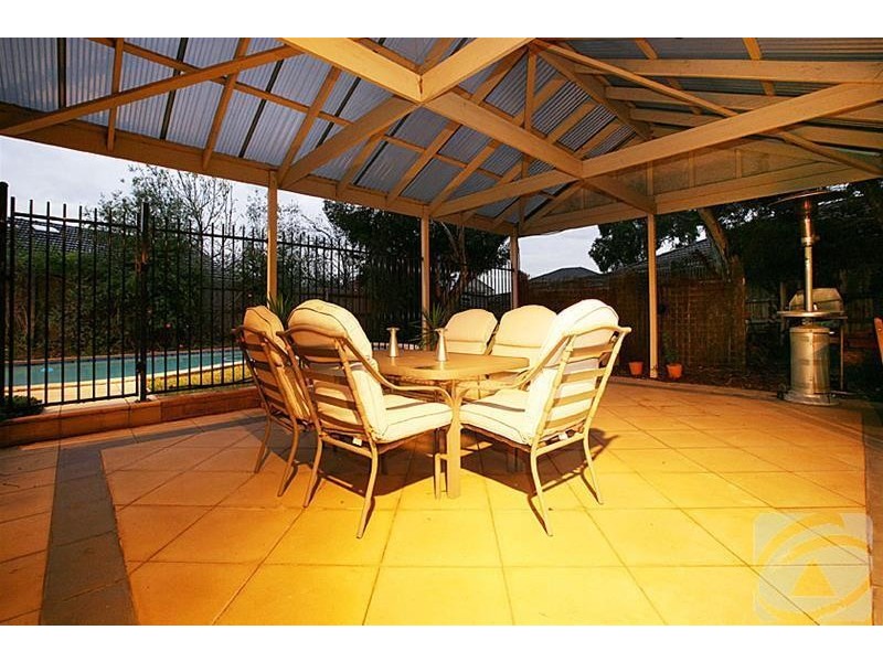 15 Pindari Avenue, Taylors Lakes VIC 3038
