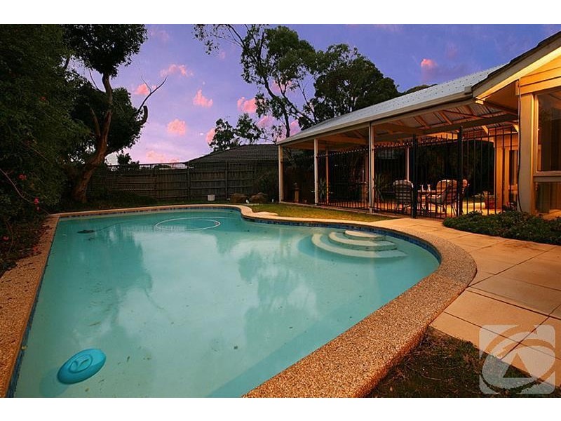 15 Pindari Avenue, Taylors Lakes VIC 3038