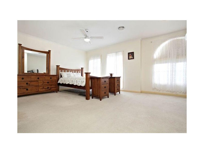 Taylors Lakes VIC 3038