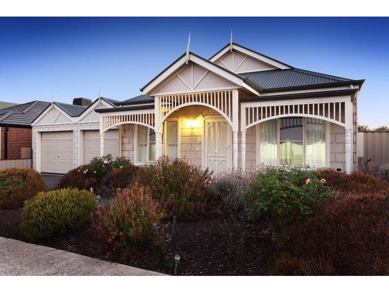 7 Barton Road, Burnside Heights VIC 3023