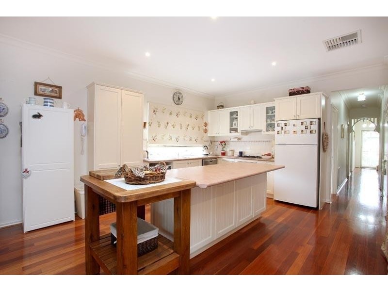 7 Barton Road, Burnside Heights VIC 3023