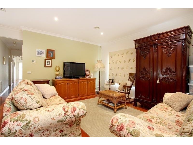 7 Barton Road, Burnside Heights VIC 3023