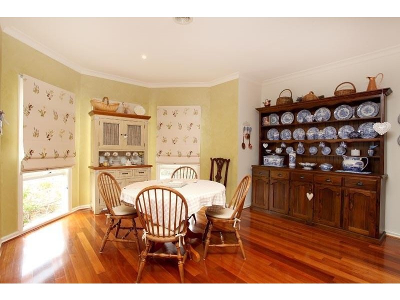 7 Barton Road, Burnside Heights VIC 3023