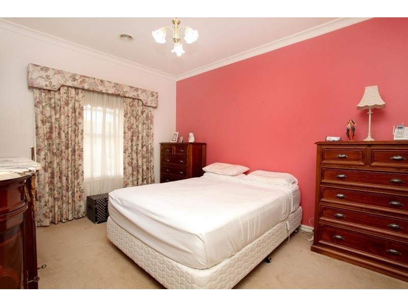 7 Barton Road, Burnside Heights VIC 3023