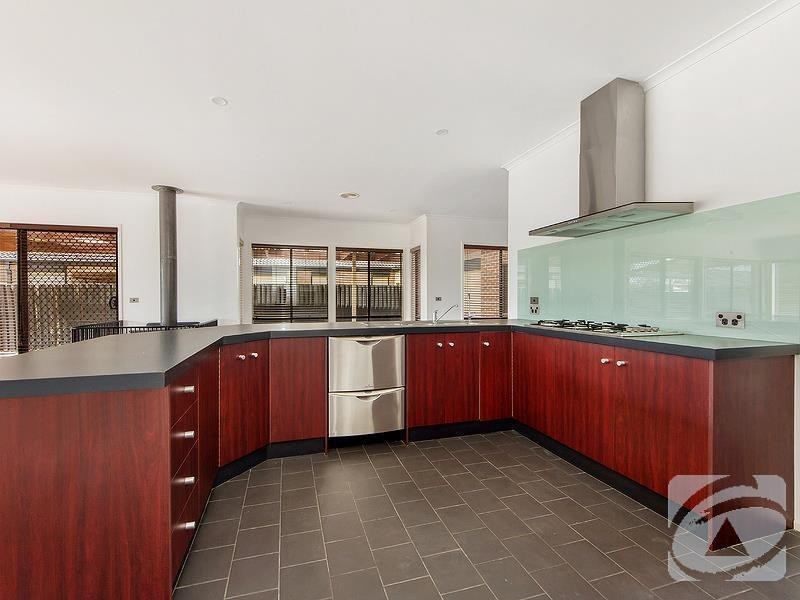 15 Carlton Court, Taylors Hill VIC 3037