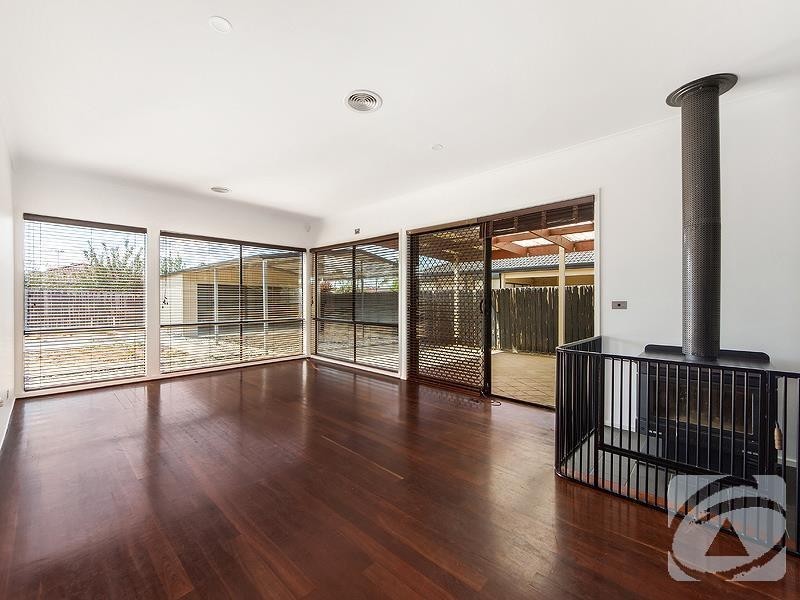 15 Carlton Court, Taylors Hill VIC 3037