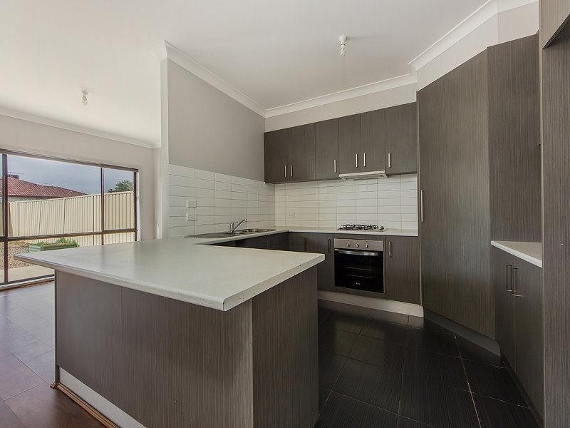1/76 Greenhills Drive, Kurunjang VIC 3337