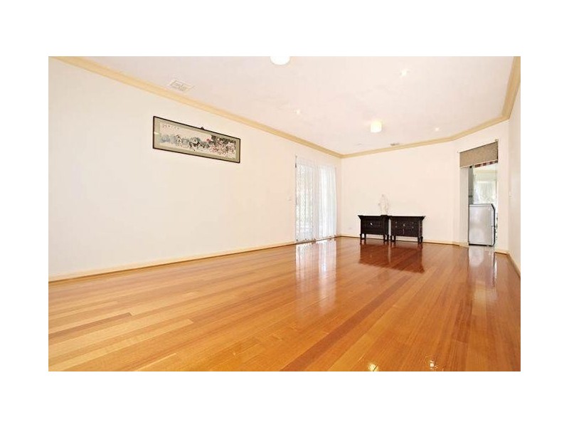 4 Henty Court, Taylors Lakes VIC 3038