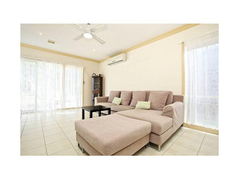 4 Henty Court, Taylors Lakes VIC 3038