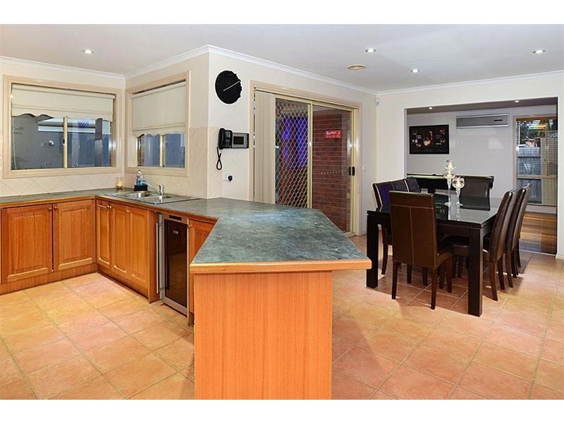 9 Rose Hedge Drive, Sydenham VIC 3037