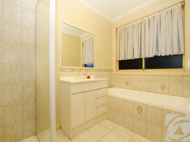 7 Shannon Way, Sydenham VIC 3037