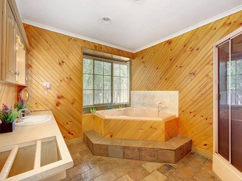 41 Fastnet Drive, Taylors Lakes VIC 3038