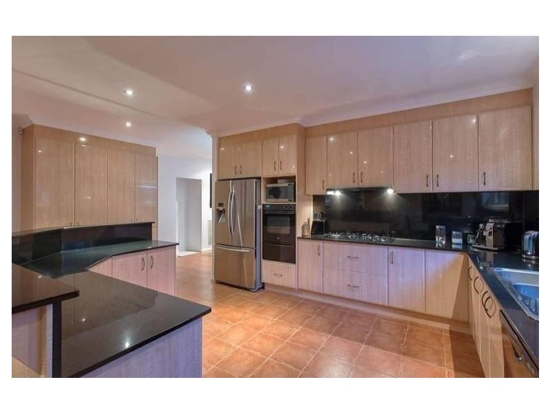 34 Johnstone Way, Taylors Hill VIC 3037