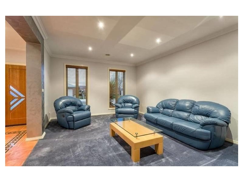 34 Johnstone Way, Taylors Hill VIC 3037