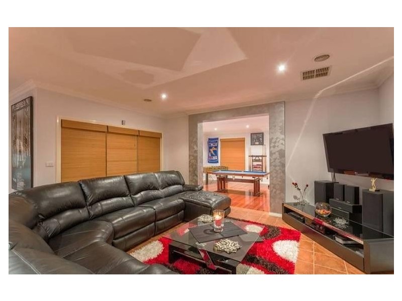 34 Johnstone Way, Taylors Hill VIC 3037