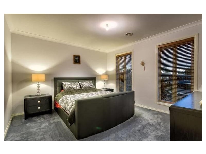 34 Johnstone Way, Taylors Hill VIC 3037