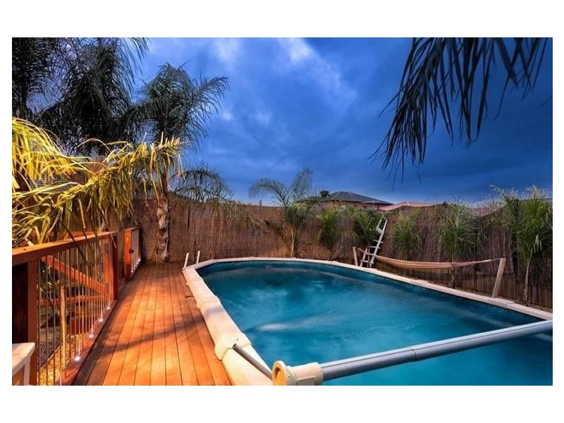 34 Johnstone Way, Taylors Hill VIC 3037