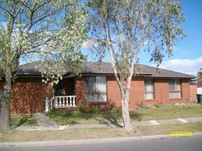 13 Pindari Avenue, Taylors Lakes VIC 3038