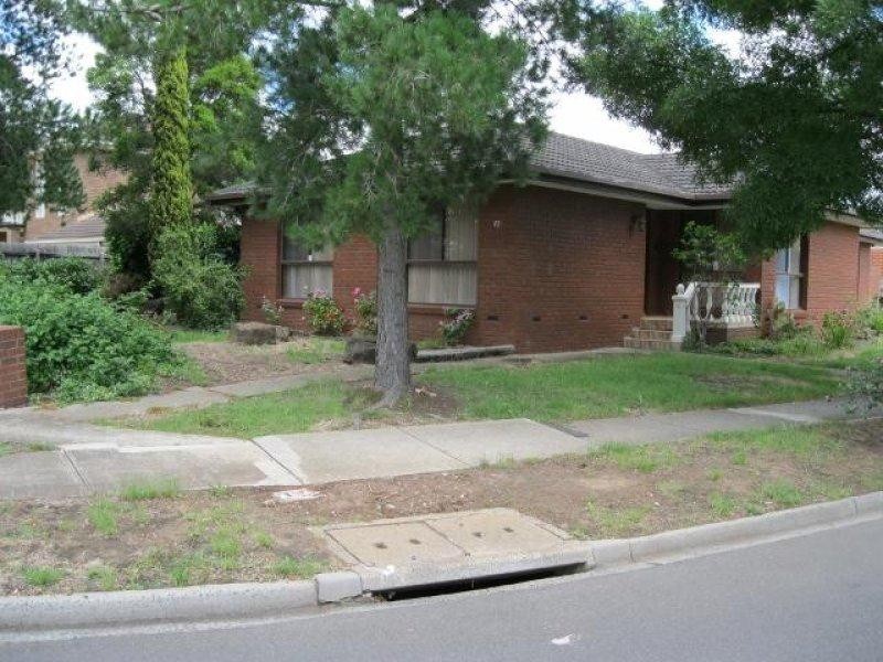 13 Pindari Avenue, Taylors Lakes VIC 3038