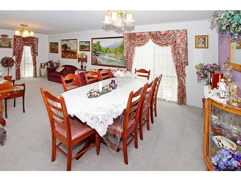 4 Station Master Close, Sydenham VIC 3037