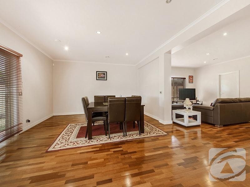 15 Bloomsbury Drive, Taylors Hill VIC 3037