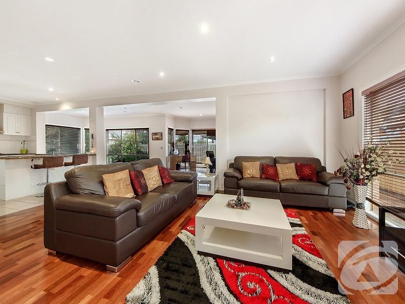 15 Bloomsbury Drive, Taylors Hill VIC 3037