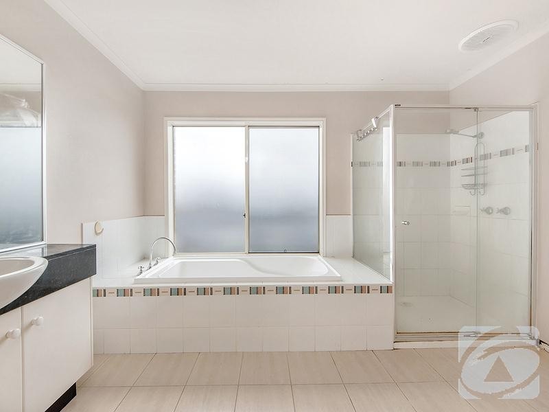 15 Bloomsbury Drive, Taylors Hill VIC 3037