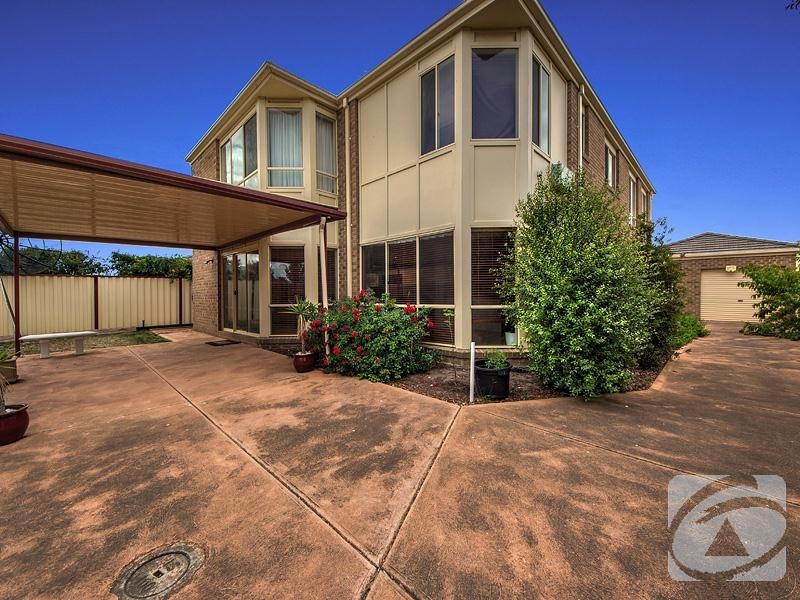 15 Bloomsbury Drive, Taylors Hill VIC 3037