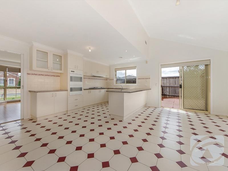 1/1 Mark Drive, Hillside VIC 3037