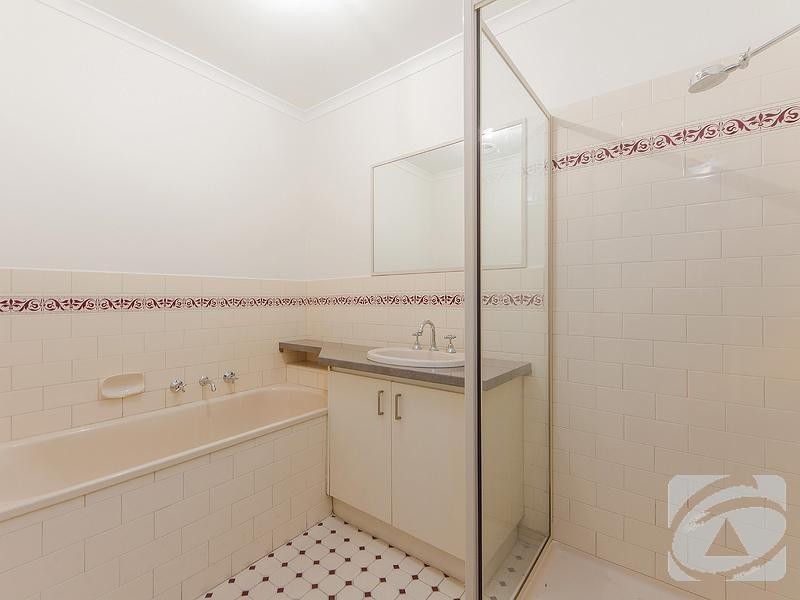 1/1 Mark Drive, Hillside VIC 3037