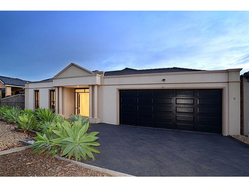 5 Sussex Grove, Taylors Hill VIC 3037