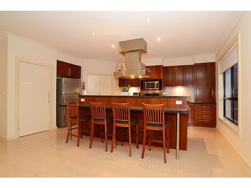 5 Sussex Grove, Taylors Hill VIC 3037