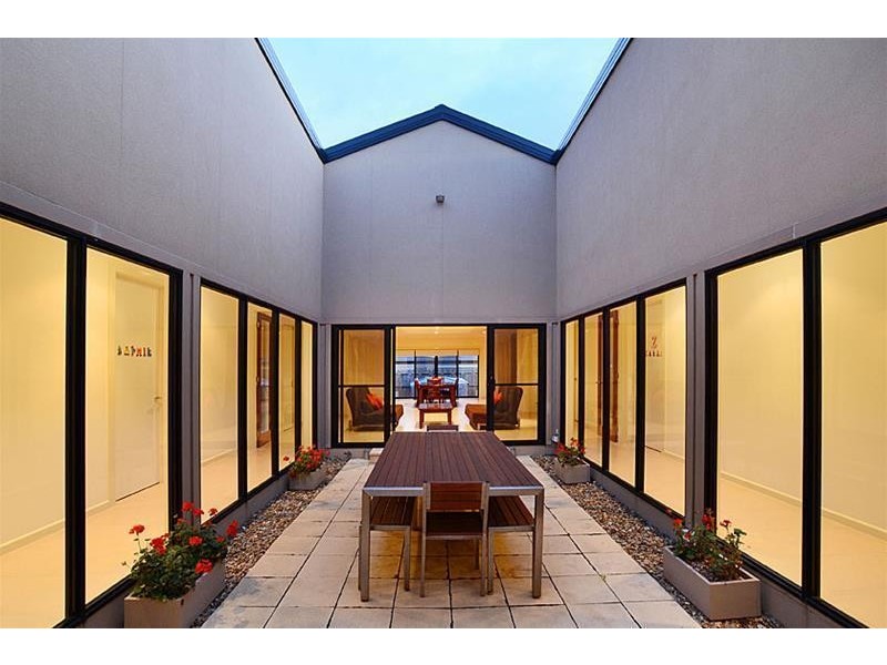 5 Sussex Grove, Taylors Hill VIC 3037