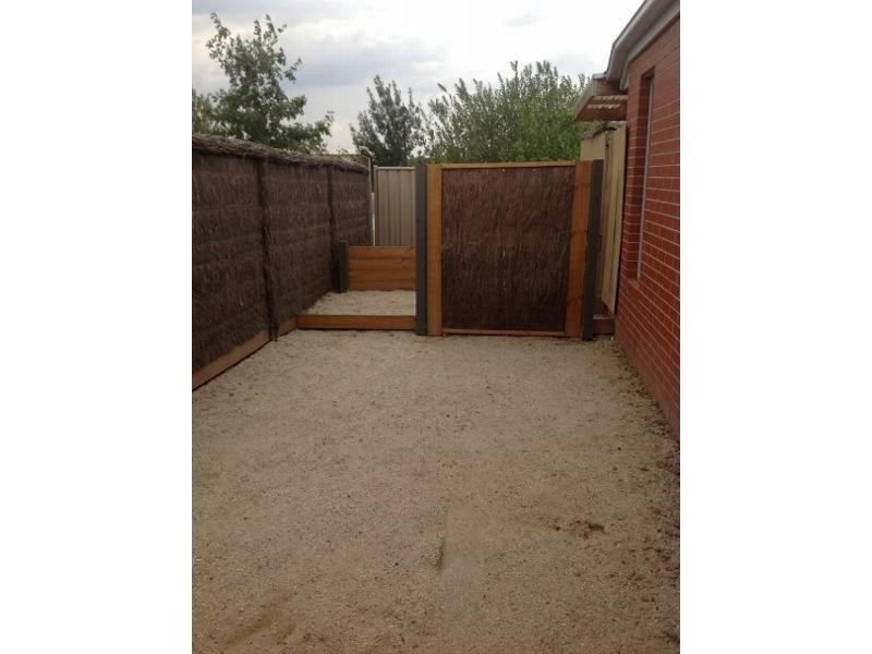 6 Verdon Avenue, Caroline Springs VIC 3023