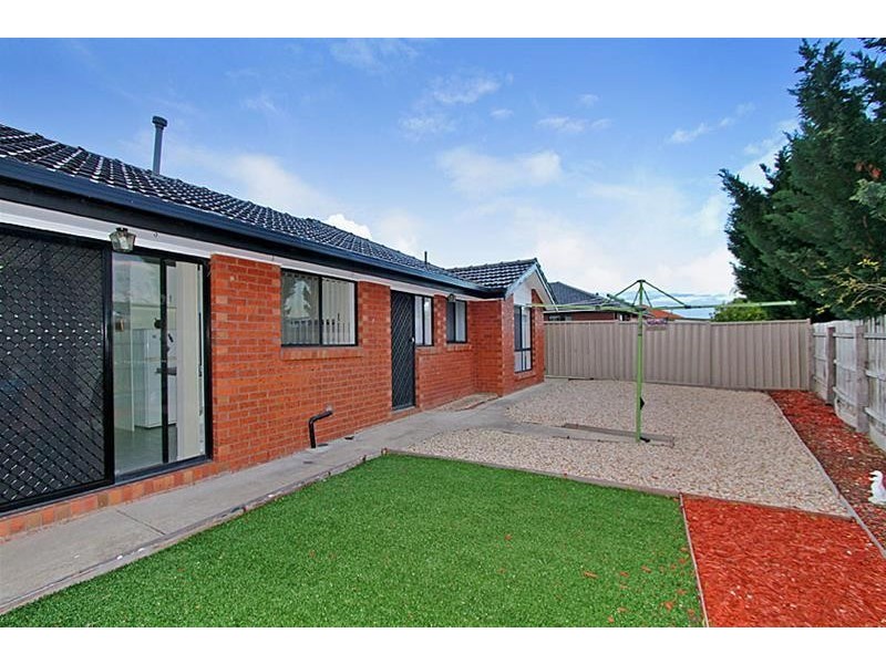 2/8 Pilain Crescent, Keilor Downs VIC 3038