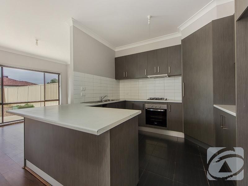 1/76 Greenhills Drive, Kurunjang VIC 3337