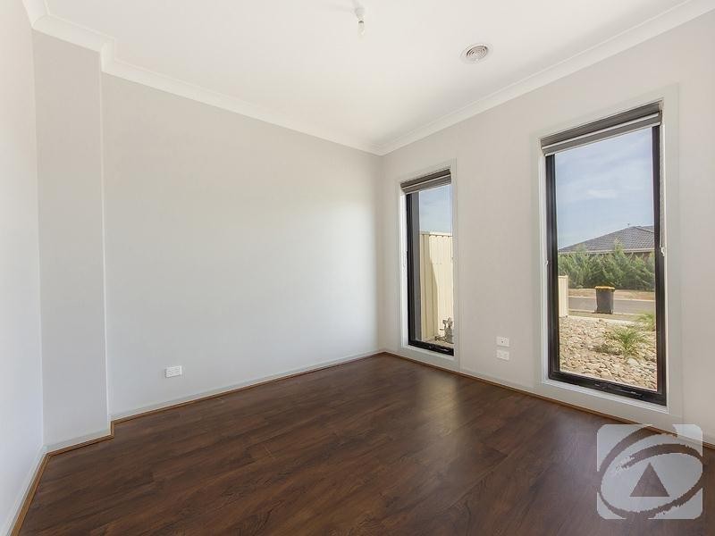 1/76 Greenhills Drive, Kurunjang VIC 3337