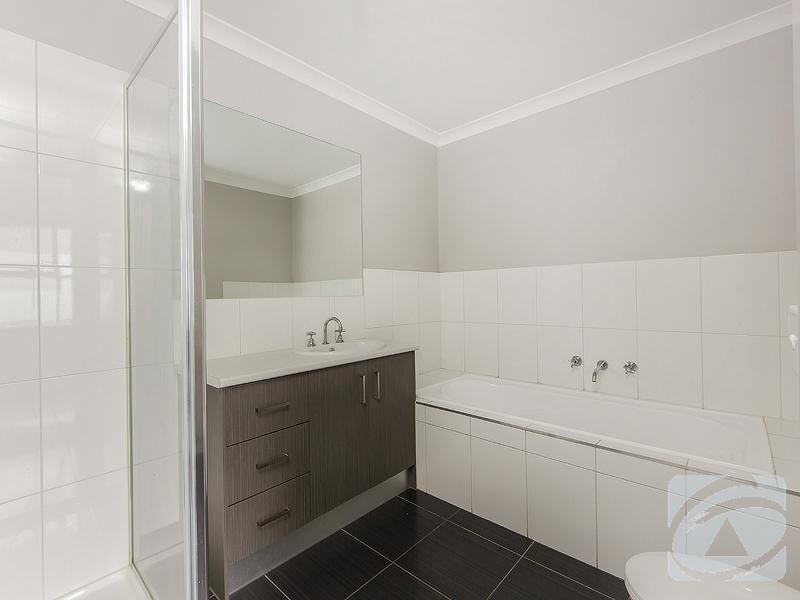 1/76 Greenhills Drive, Kurunjang VIC 3337