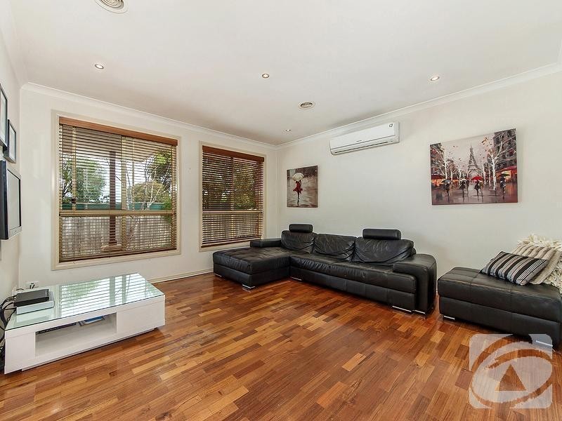 2/67 Victoria Road, Sydenham VIC 3037