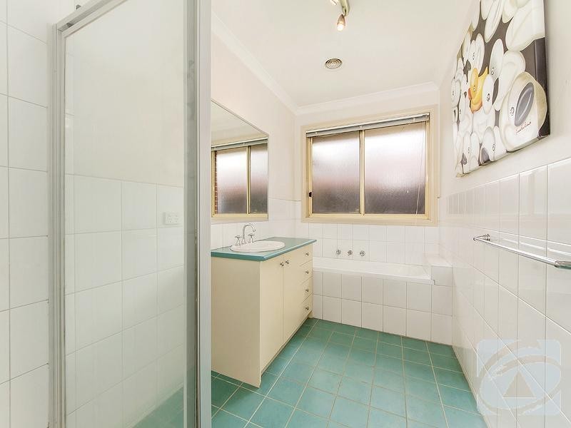 2/67 Victoria Road, Sydenham VIC 3037