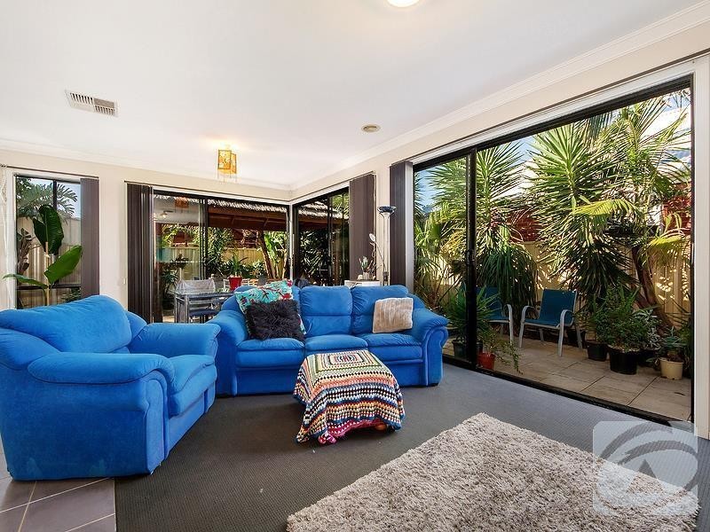 5 Maranoa Way, Caroline Springs VIC 3023