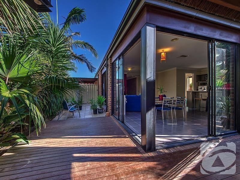 5 Maranoa Way, Caroline Springs VIC 3023