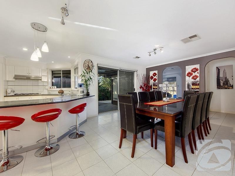 5 Antionetta Way, Hillside VIC 3037