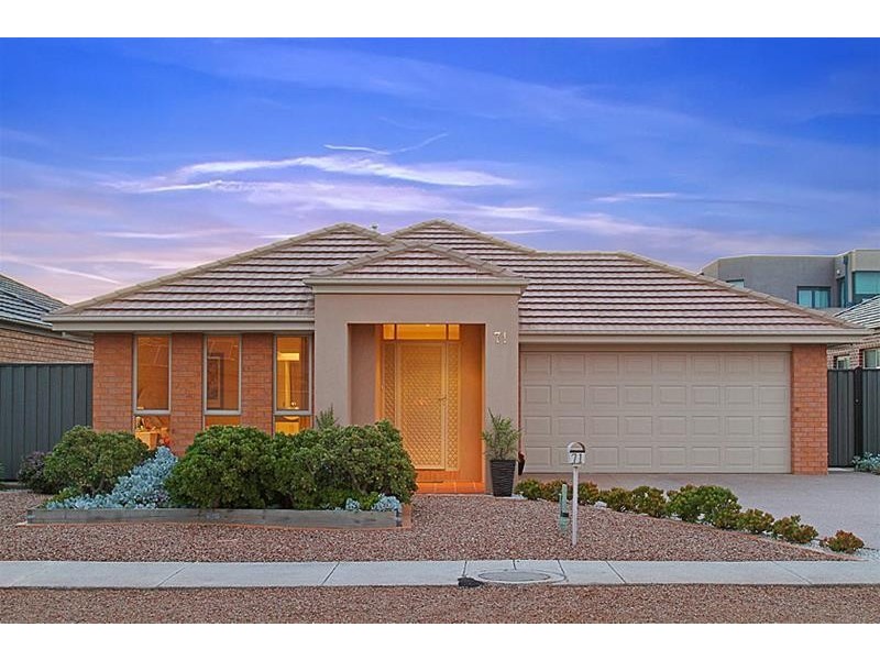 71 Domain Drive, Hillside VIC 3037
