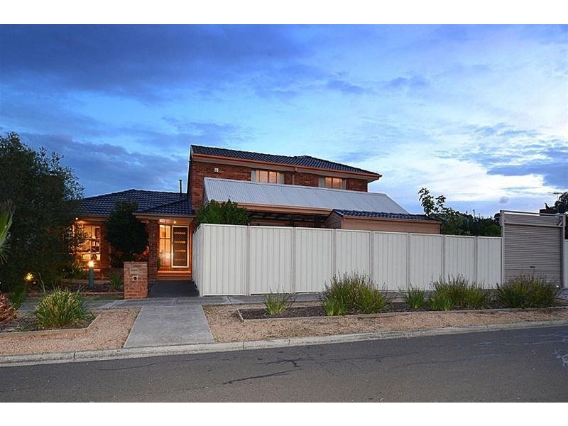 1 Gretal Court, Taylors Lakes VIC 3038